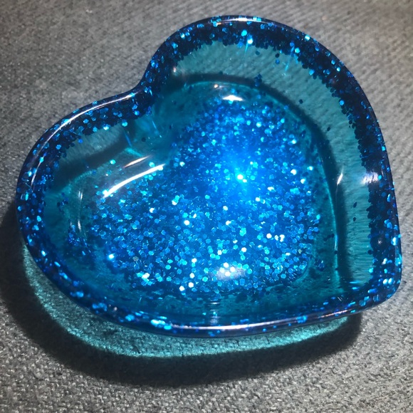 Blue Glitter Glam Heart Dish - Jewelry Dish / Trinket Tray/ Holiday Decor - Picture 10 of 12
